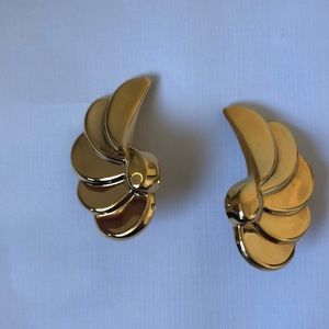 Gold tone Wings non pierced clip on earrings signed MONET vintage jewelry